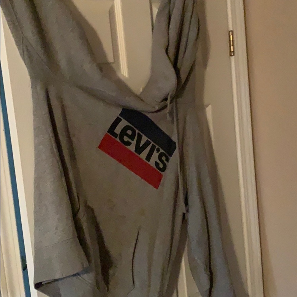 LEVI SWEATER